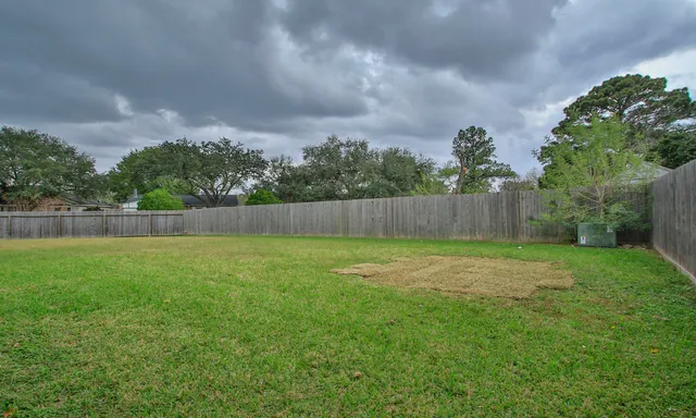 a view of a house with backyard and garden