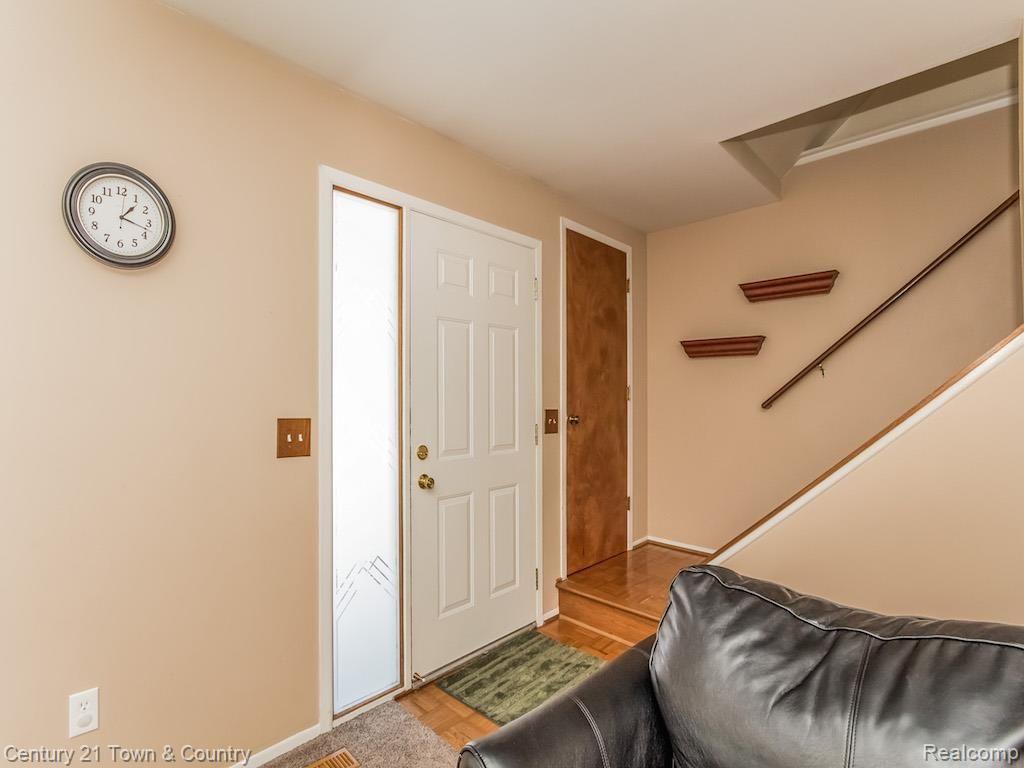 752 Hidden Ridge Drive Troy, MI 48083 - Photo 12 of 49 006-Foyer-1469108-print.jpg
