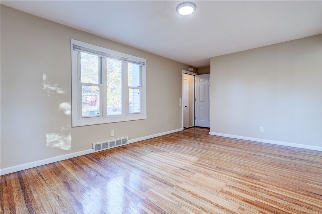 100 Bleacker Road Rochester, NY 14609 - Photo 3 of 18 Living Room