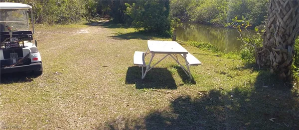 a picture of a lake view