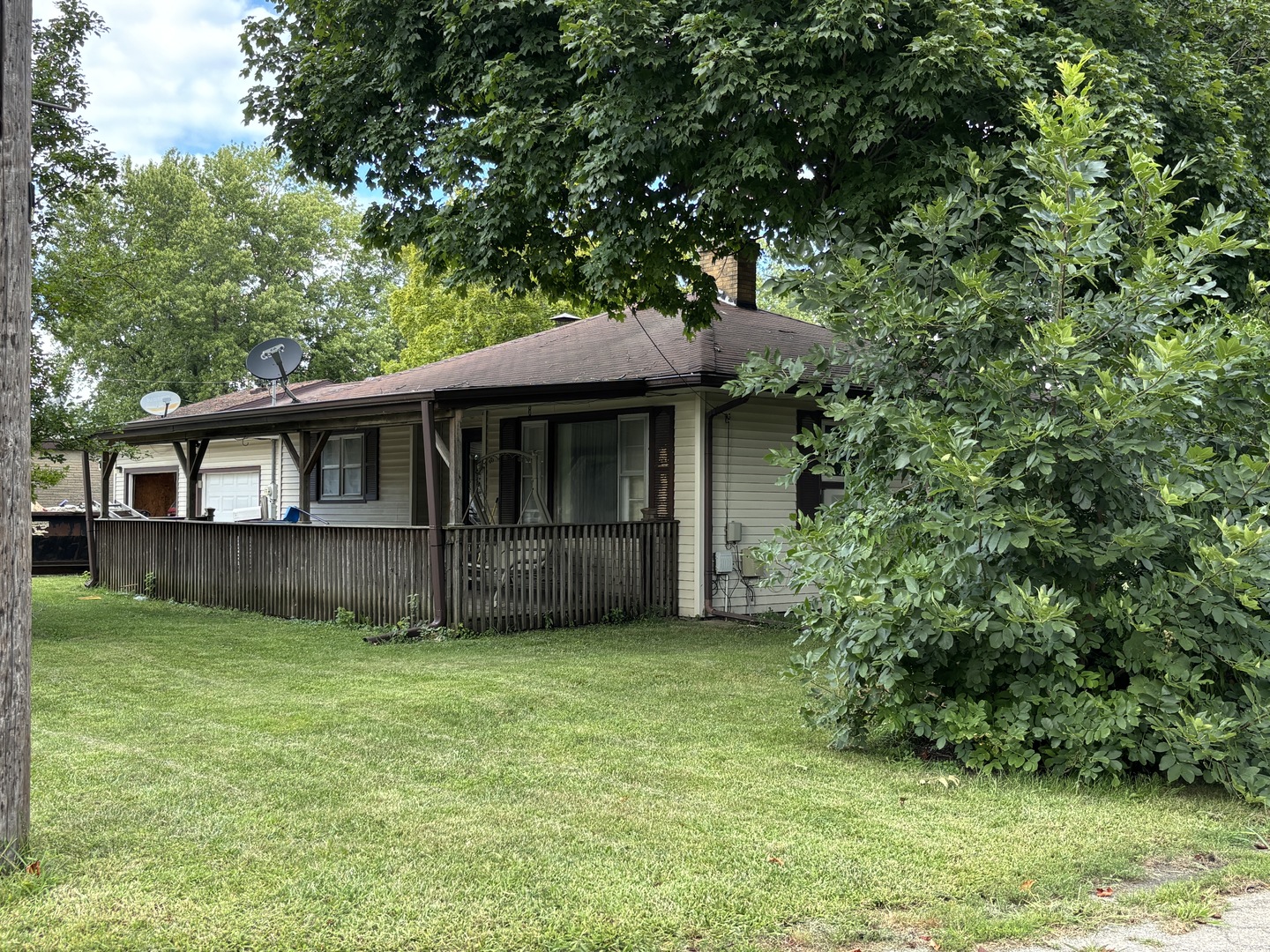 403 South Fall Street Paxton, IL 60957 - Photo 1 of 13 a view of a house with a yard and a large tree