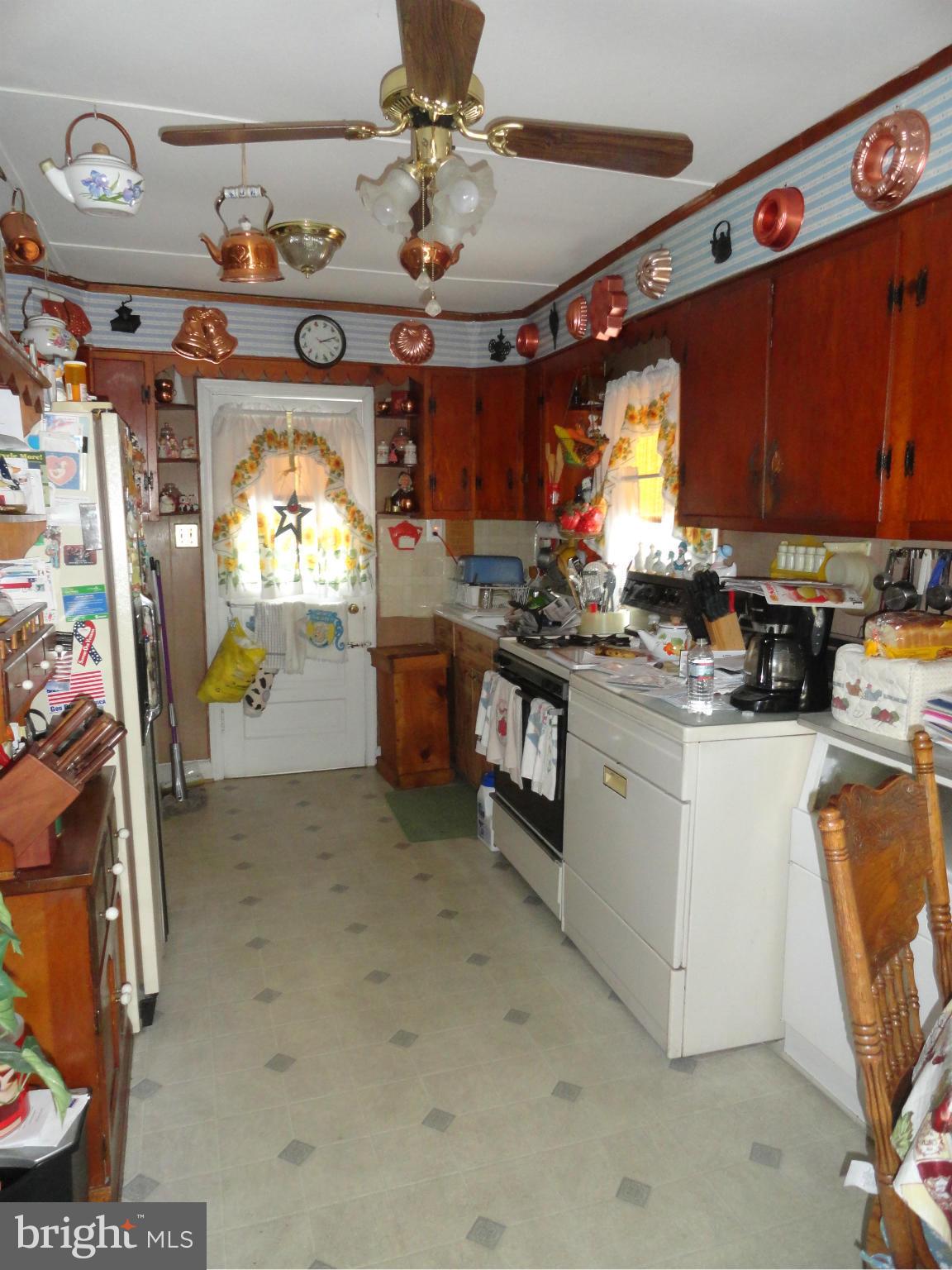 16015 Riffle Ford Road Gaithersburg, MD 20878 - Photo 3 of 16 Kitchen