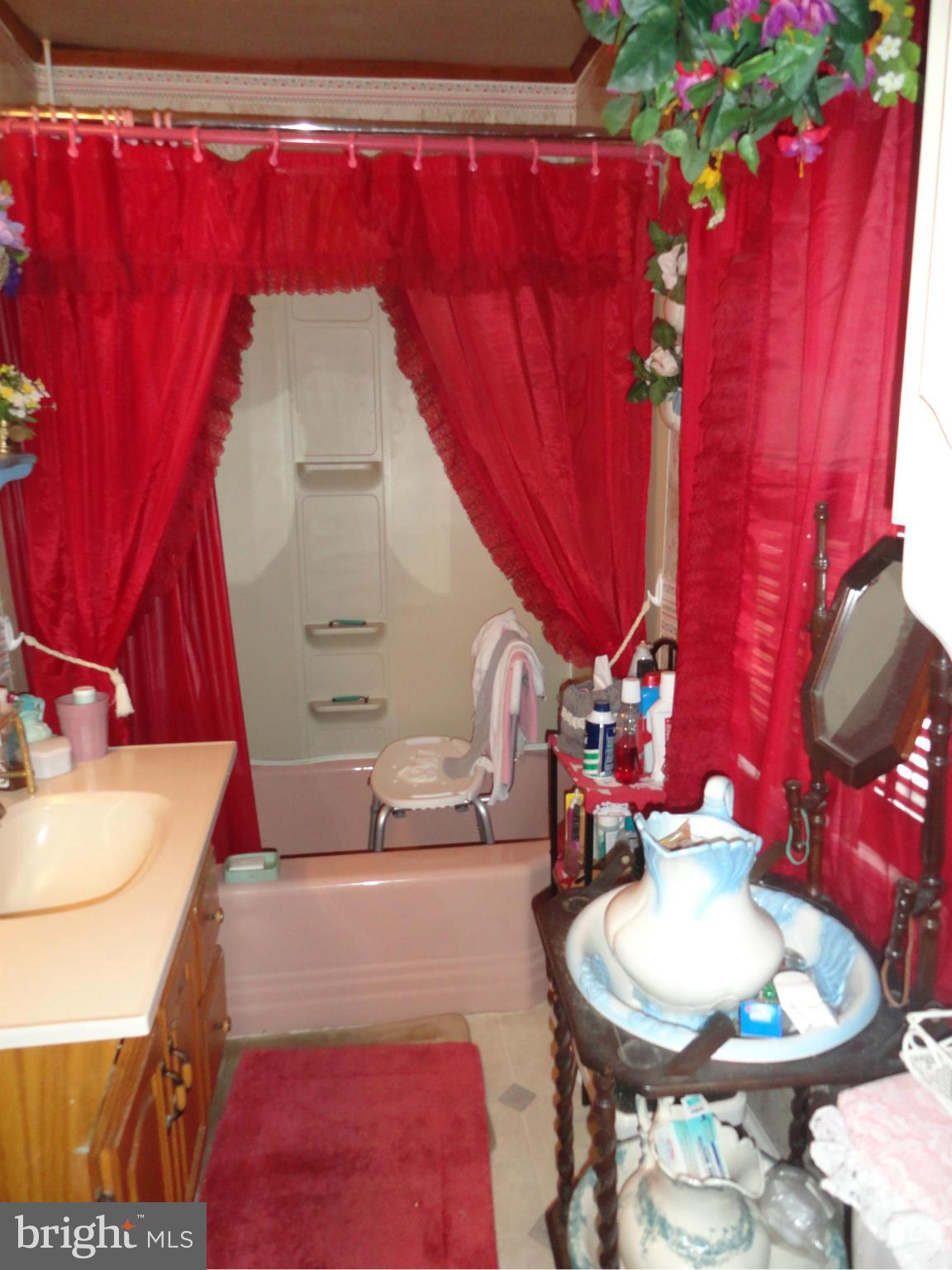 16015 Riffle Ford Road Gaithersburg, MD 20878 - Photo 8 of 16 Bath