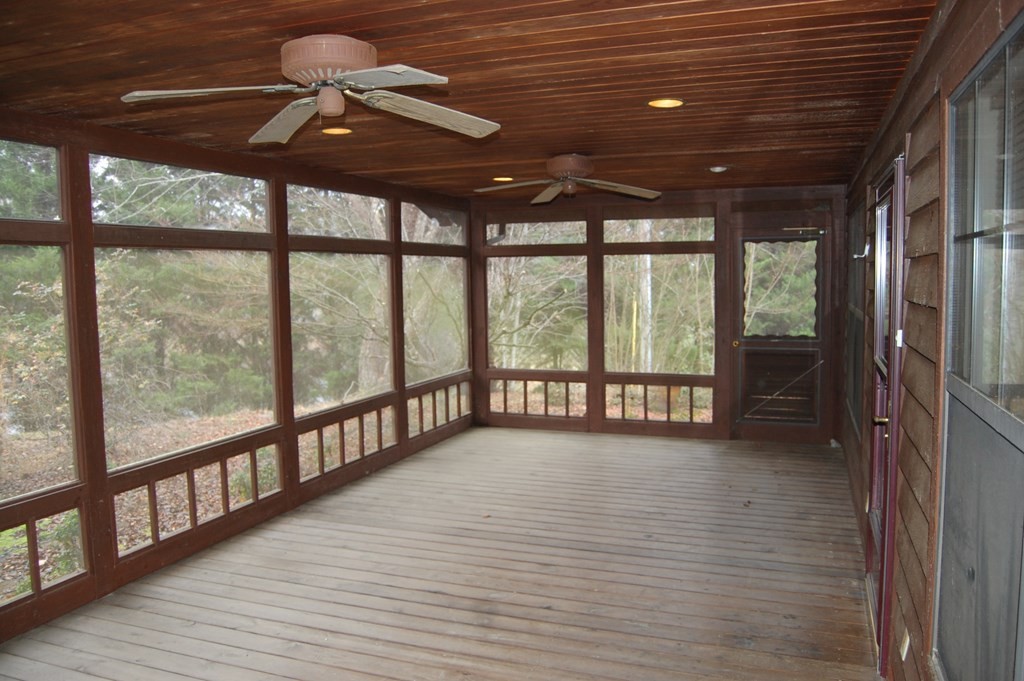 937 County Road 181 Decatur, TN 37322 - Photo 20 of 52 a view of hallway with a large window