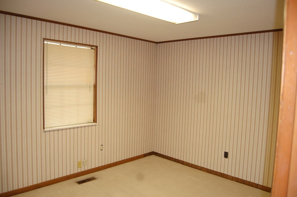 937 County Road 181 Decatur, TN 37322 - Photo 29 of 52 an empty room with windows