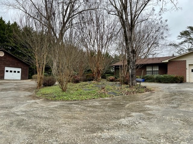 937 County Road 181 Decatur, TN 37322 - Photo 3 of 52 a view of a yard in front of a house with large tree