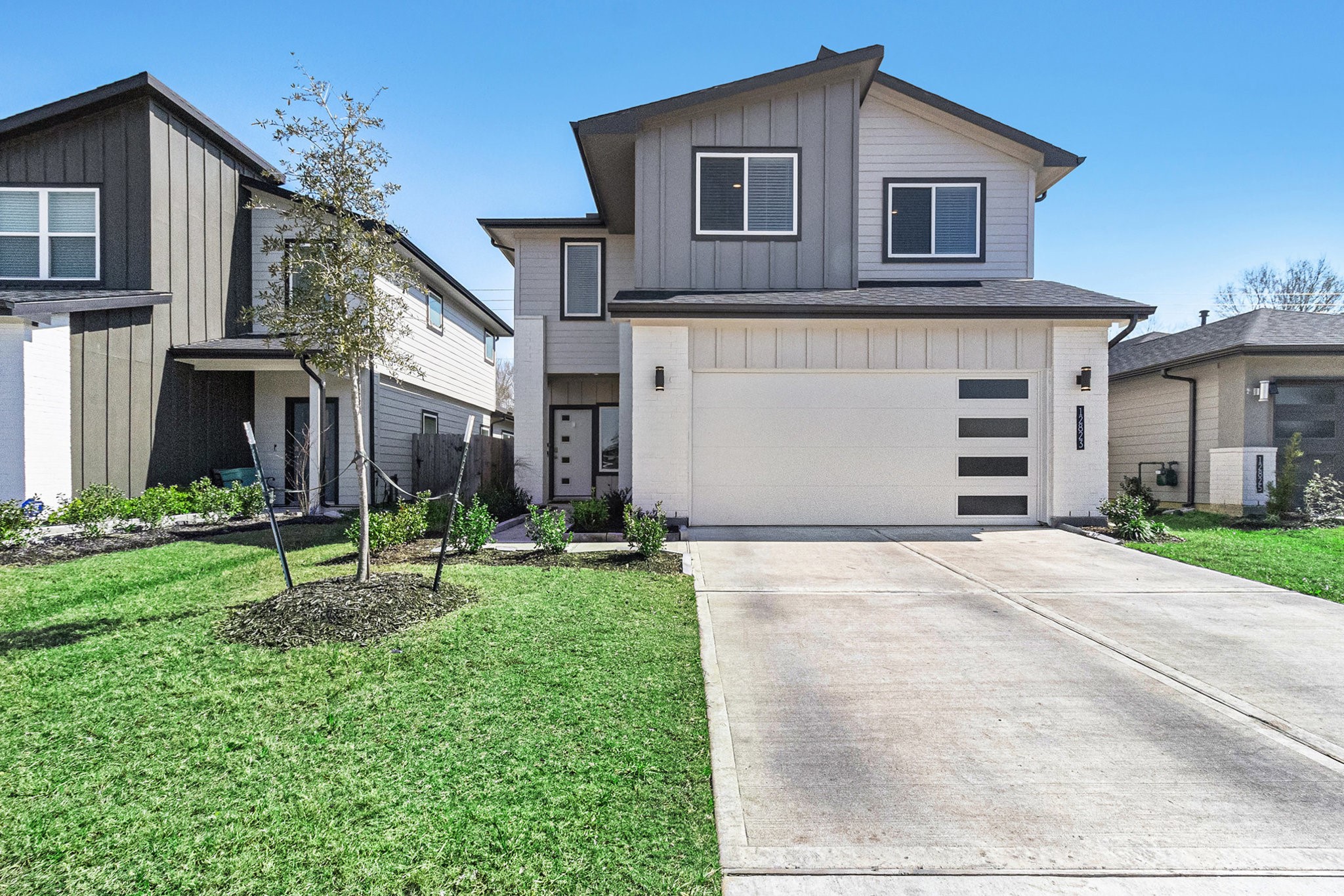 12823 Tokenhouse Lane Houston, TX 77047 - Photo 26 of 37 a front view of a house with garden