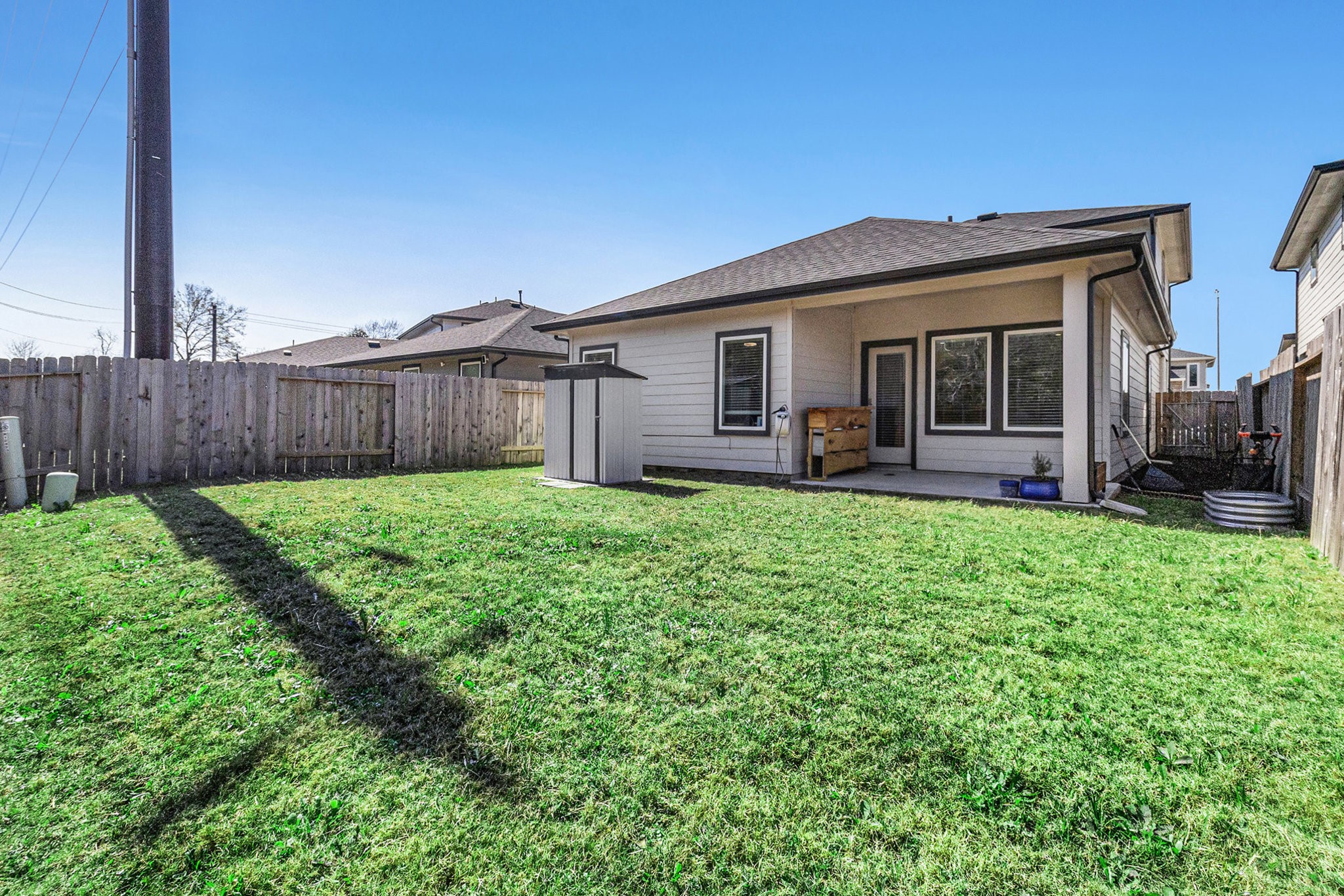 12823 Tokenhouse Lane Houston, TX 77047 - Photo 31 of 37 a backyard of a house with table and chairs