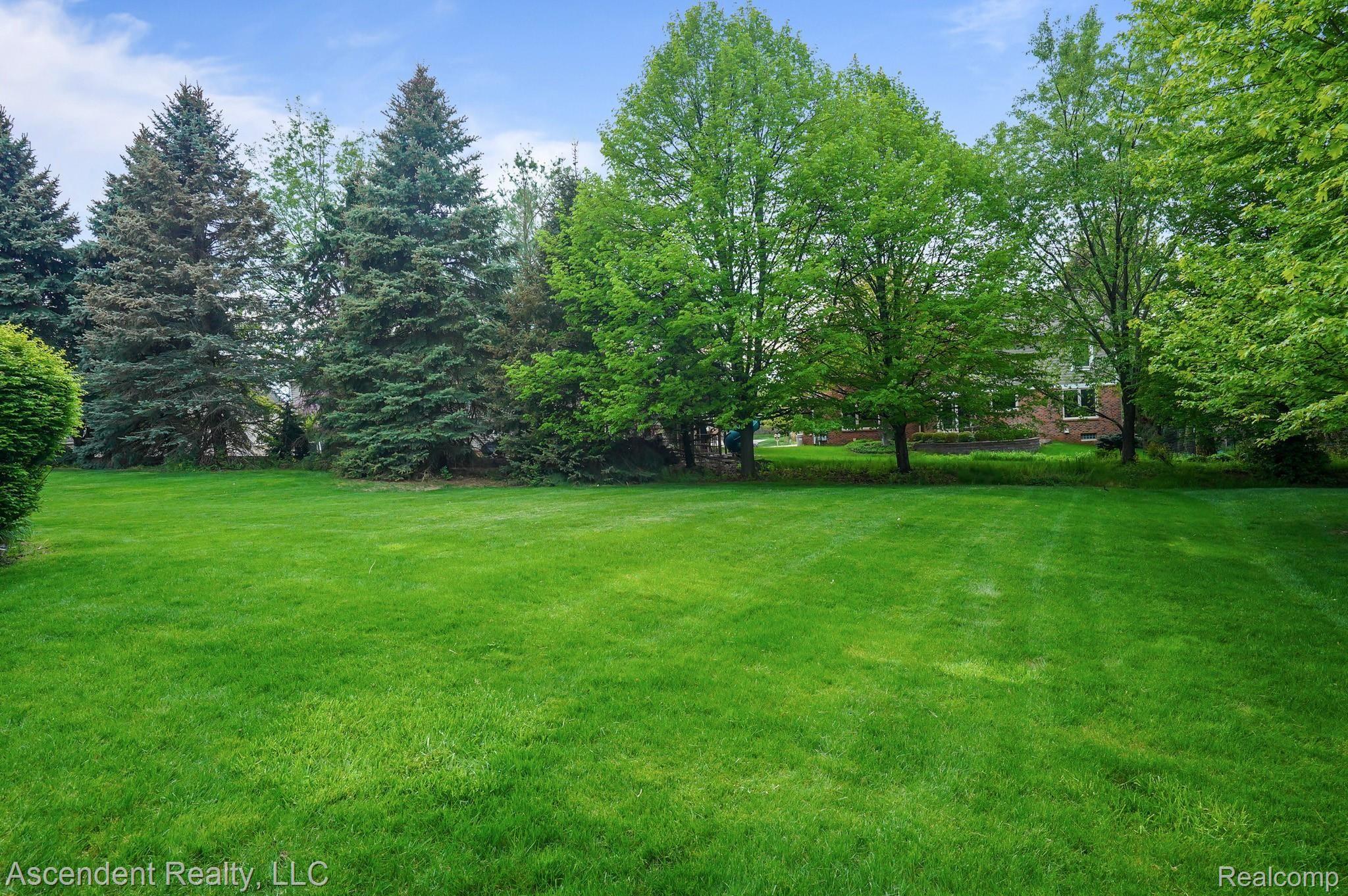4080 Plum Lane Rochester, MI 48306 - Photo 45 of 45 DSC02043.jpg