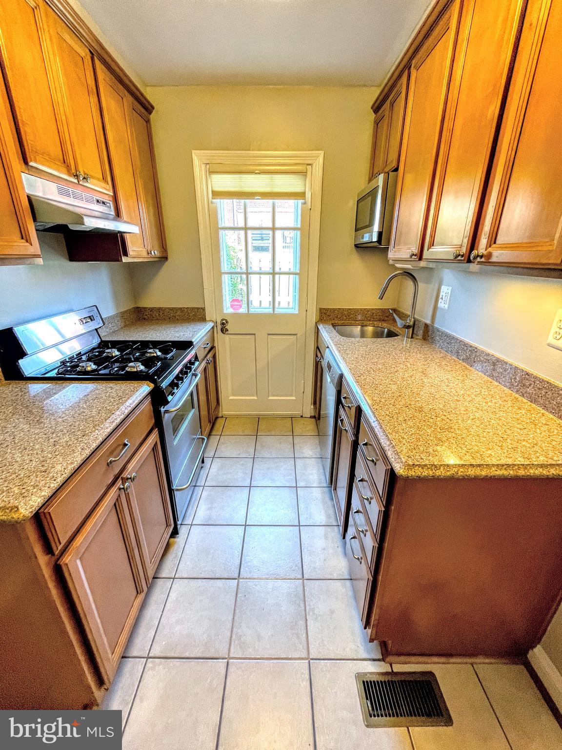 4767 21st Road North Arlington, VA 22207 - Photo 22 of 71 42" cabinets