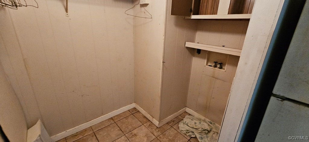 2718 Germantown Road Keysville, VA 23947 - Photo 7 of 16 Washroom featuring washer hookup and light tile pa