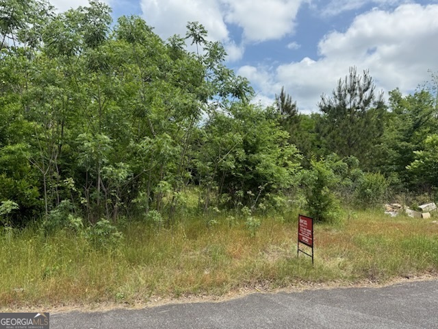 404 North 5th Street Warner Robins, GA 31093 - Photo 2 of 5 a street sign that is on a road