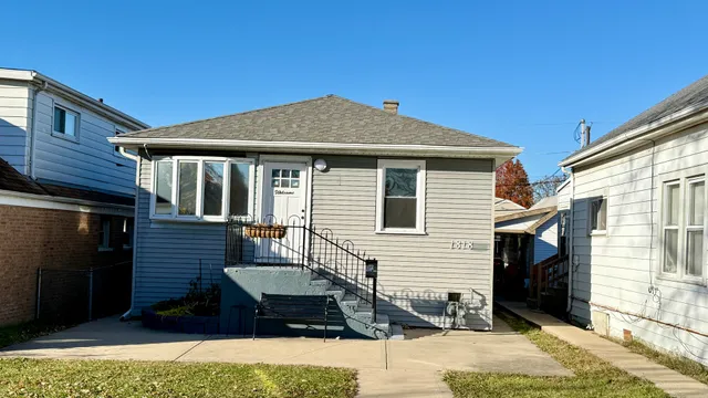 $277,500 | 1818 North 38th Avenue, Stone Park, IL 60165