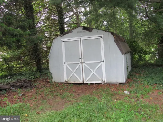 a house view with a outdoor space