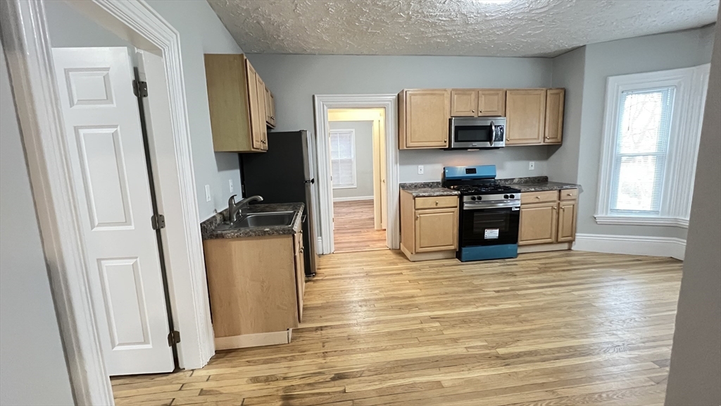 31 Ridgeway Street, Unit 1 Lynn, MA 01902 - Photo 2 of 16