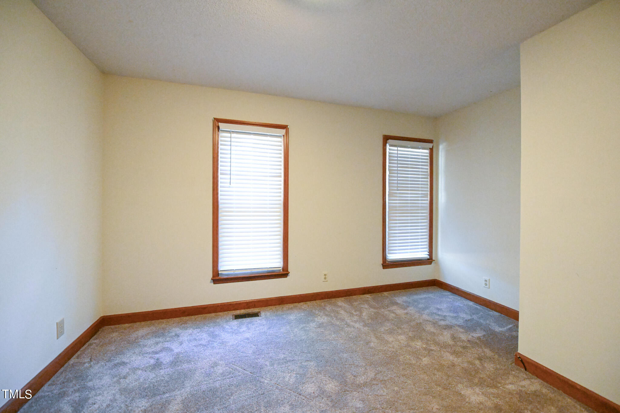 1609 Spennymore Road Raleigh, NC 27603 - Photo 30 of 37 028