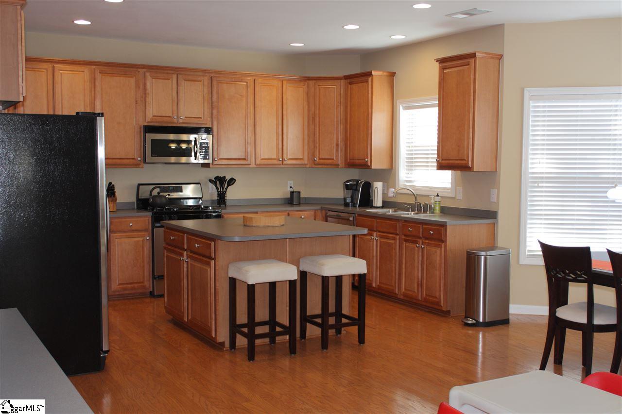 27 Springleaf Court Simpsonville, SC 29681 - Photo 8 of 26 Gallery Image 8