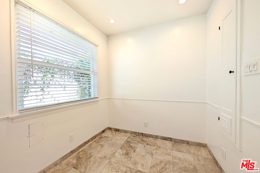 1030 5th Street, Unit C Santa Monica, CA 90403 - Photo 14 of 16 a view of a room that has a window in it