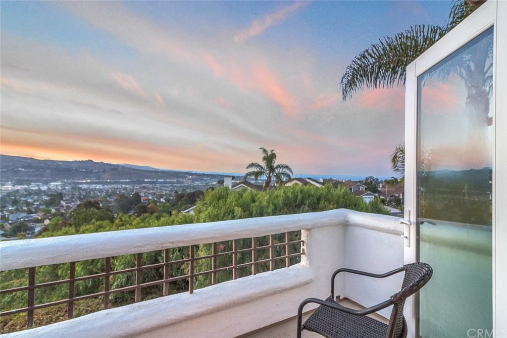 18 Terraza Del Mar Dana Point, CA 92629 - Photo 12 of 50