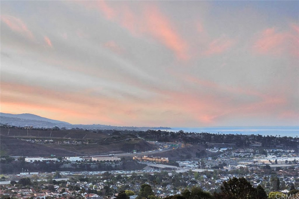 18 Terraza Del Mar Dana Point, CA 92629 - Photo 9 of 50