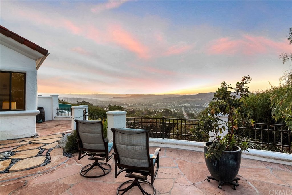 18 Terraza Del Mar Dana Point, CA 92629 - Photo 10 of 50