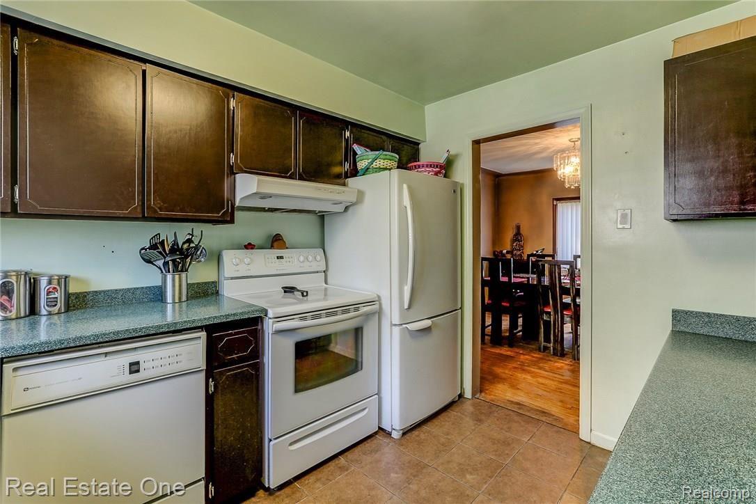 209 Riviera Terrace Waterford, MI 48328 - Photo 16 of 32 -16.jpg