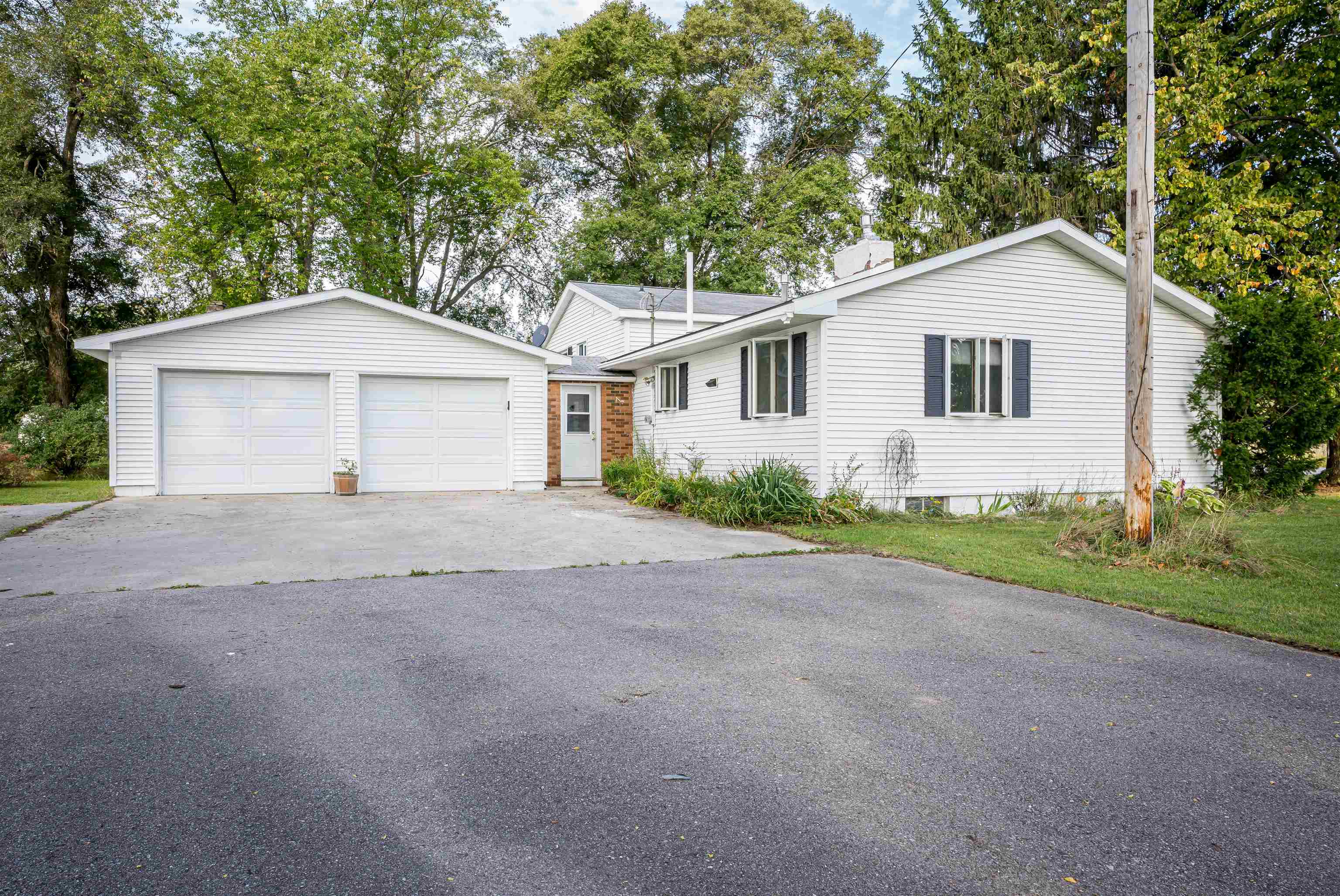 1002 South Herman Road Suttons Bay, MI 49682 - Photo 7 of 28 1905124-6.JPG