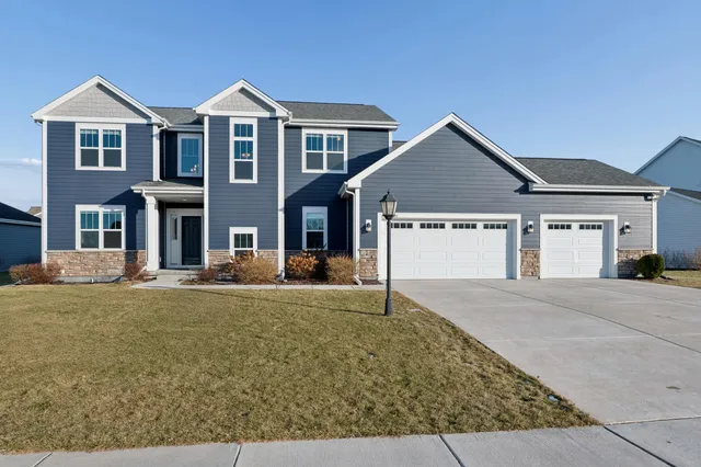 $829,900 | W139-n6328 Bridal Wreath Lane, Menomonee Falls, WI 53051
