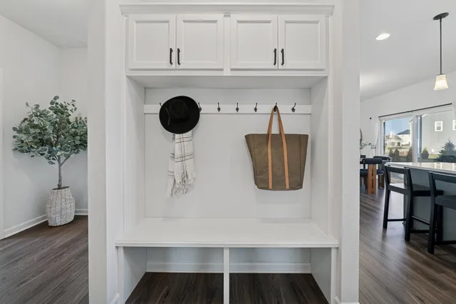 $799,900 | W139-n6328 Bridal Wreath Lane, Menomonee Falls, WI 53051