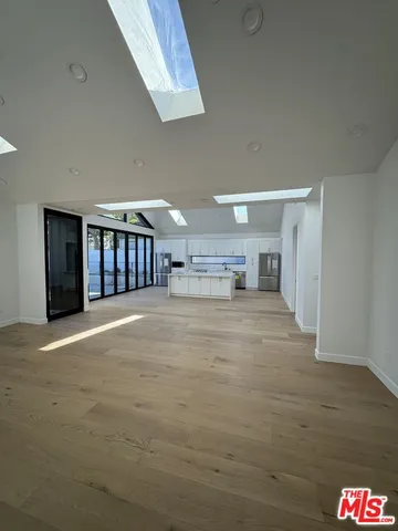 a view of livingroom with furniture