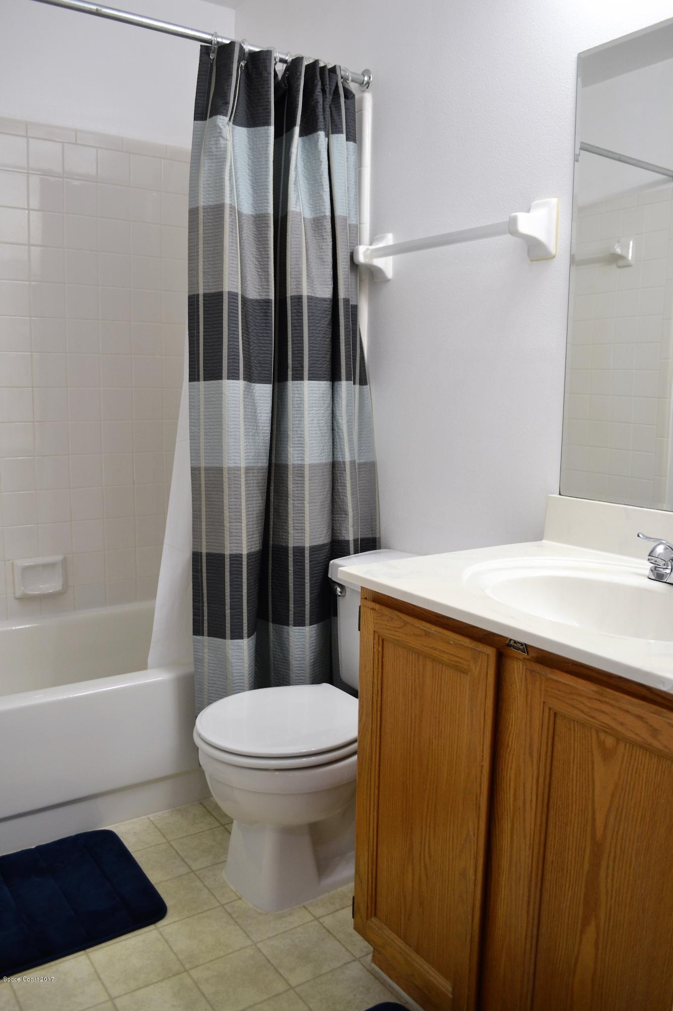 235 Twin Lakes Road Melbourne, FL 32901 - Photo 18 of 27 guest bathroom