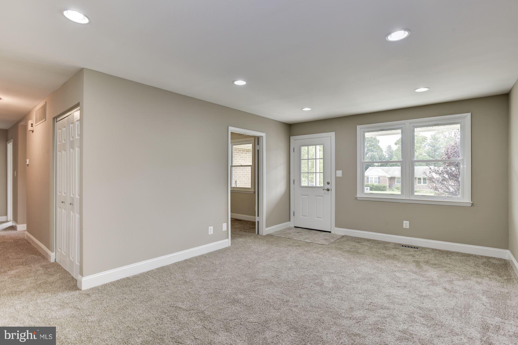10382 Tuscany Road Ellicott City, MD 21042 - Photo 5 of 29 Living Room