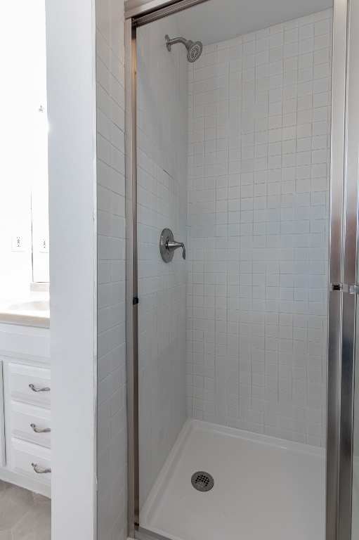 5515 Roosevelt Avenue Austin, TX 78756 - Photo 8 of 17 a bathroom with a shower