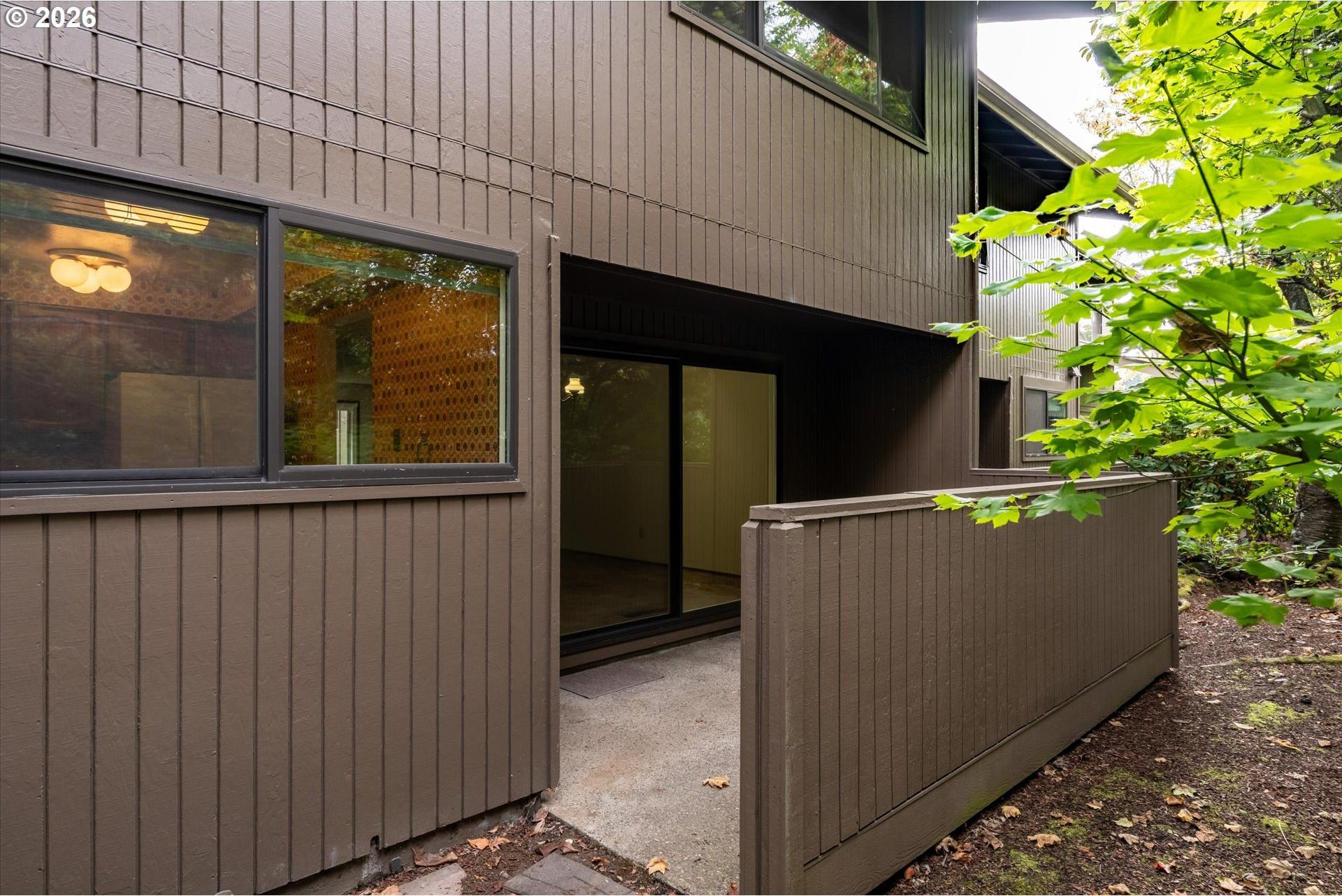 2295 Ridgeway Drive Eugene, OR 97401 - Photo 33 of 36 Porch