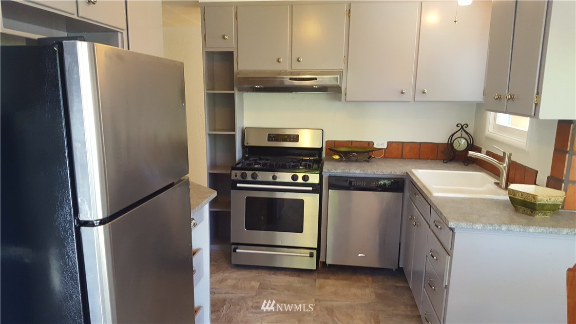 1918 Sheridan Road Bremerton, WA 98310 - Photo 5 of 11 Gallery Image 5