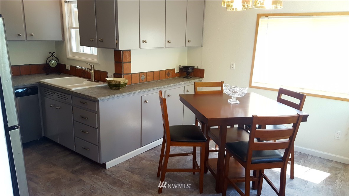 1918 Sheridan Road Bremerton, WA 98310 - Photo 6 of 11 Gallery Image 6