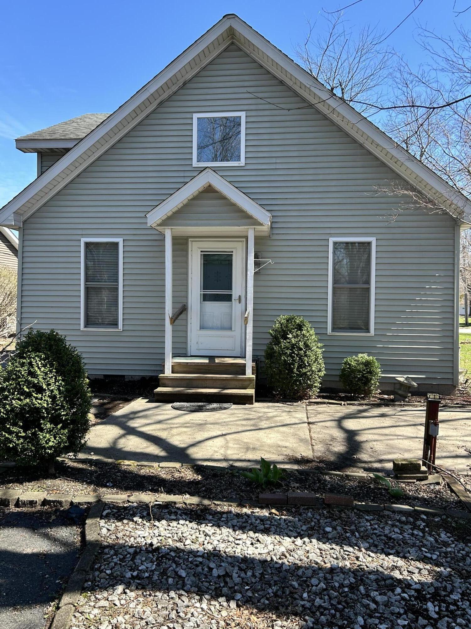 708 South Main Street Kouts, IN 46347 - Photo 4 of 22 a front view of a house with yard