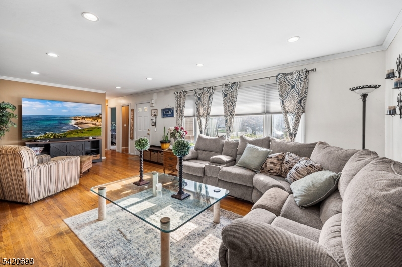 556 Valley Road Clark, NJ 07066 - Photo 7 of 36