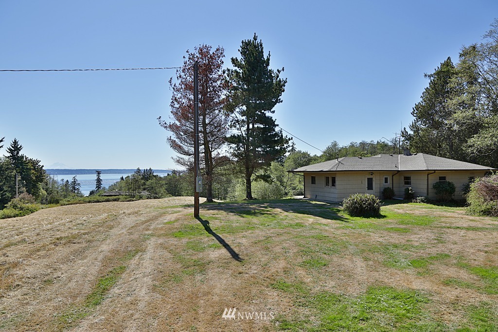 7966 Scatchet Head Road Clinton, WA 98236 - Photo 2 of 25 Gallery Image 2