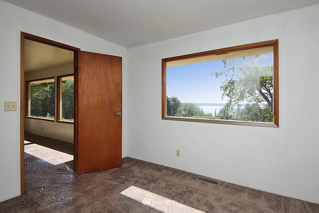 7966 Scatchet Head Road Clinton, WA 98236 - Photo 14 of 25 Gallery Image 14