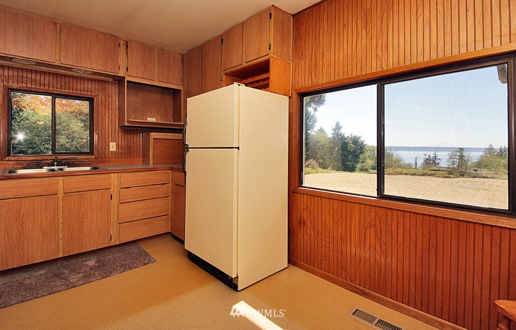 7966 Scatchet Head Road Clinton, WA 98236 - Photo 5 of 25 Gallery Image 5