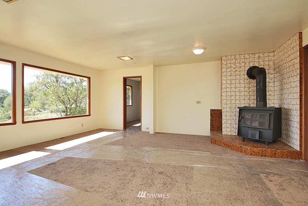 7966 Scatchet Head Road Clinton, WA 98236 - Photo 8 of 25 Gallery Image 8