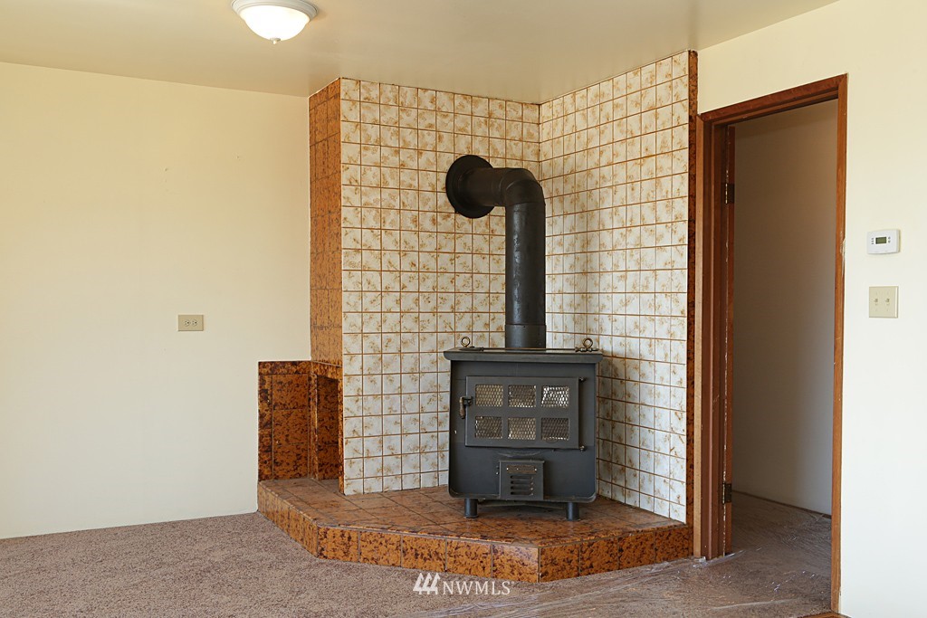7966 Scatchet Head Road Clinton, WA 98236 - Photo 10 of 25 Gallery Image 10