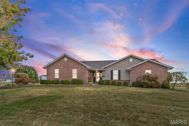 $350,000 | 10 Austin Court, Brighton, IL 62012