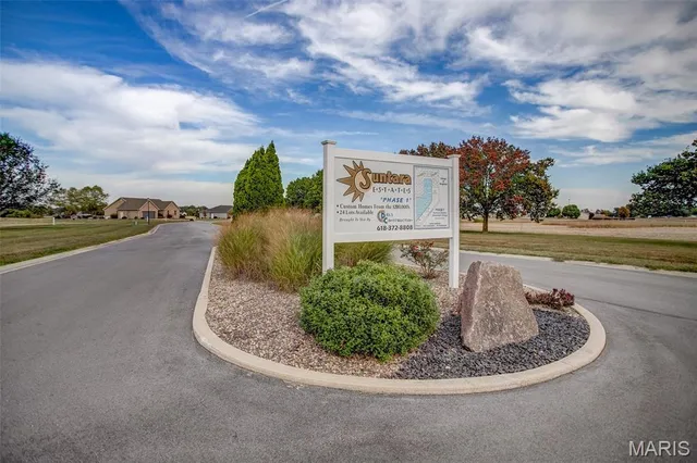 $350,000 | 10 Austin Court, Brighton, IL 62012