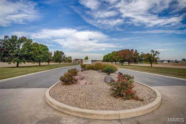 $350,000 | 10 Austin Court, Brighton, IL 62012