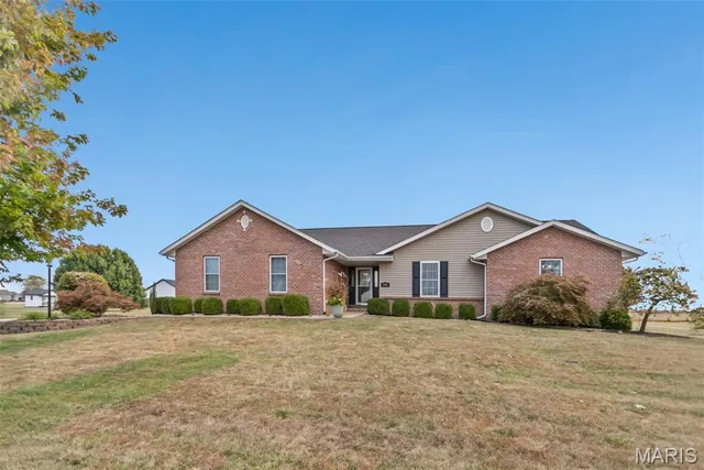 $350,000 | 10 Austin Court, Brighton, IL 62012