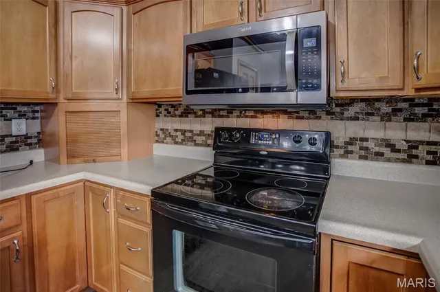 $350,000 | 10 Austin Court, Brighton, IL 62012