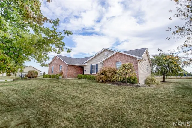 $350,000 | 10 Austin Court, Brighton, IL 62012