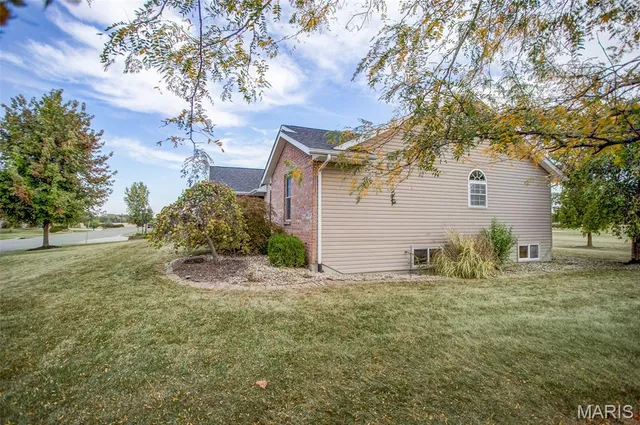 $350,000 | 10 Austin Court, Brighton, IL 62012
